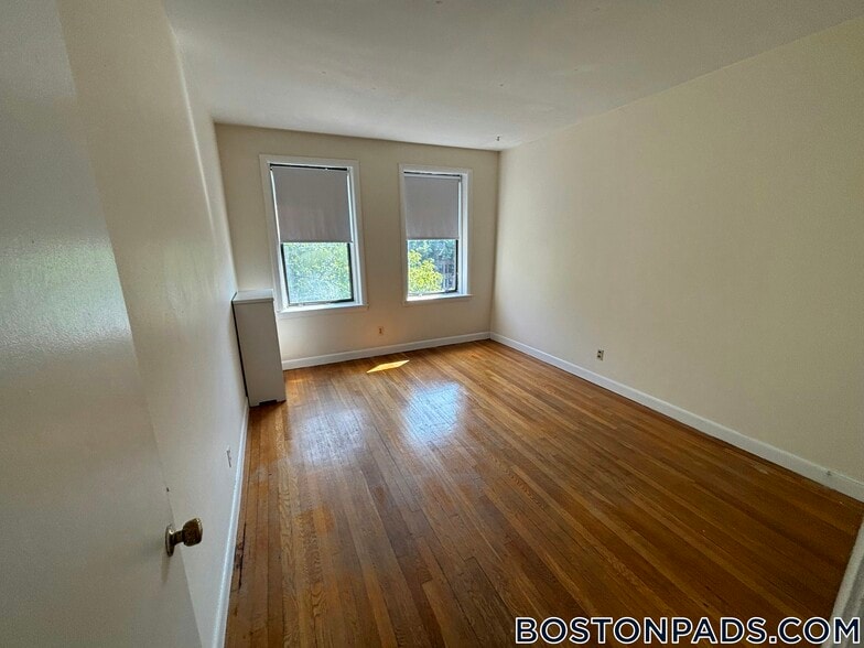 Building Photo - 1137 Commonwealth Ave