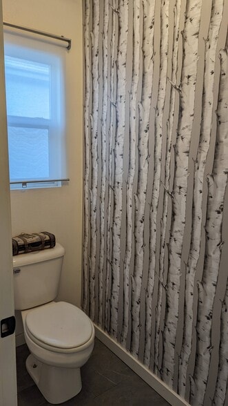 Building Photo - 1554 Plymouth Ln