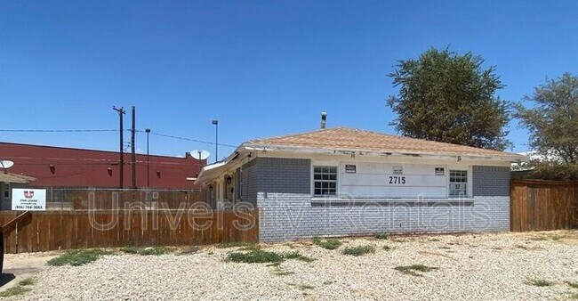 Primary Photo - 2715 E 2nd St