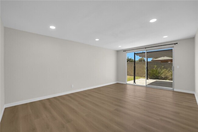 Building Photo - 1242 Sultan Cir