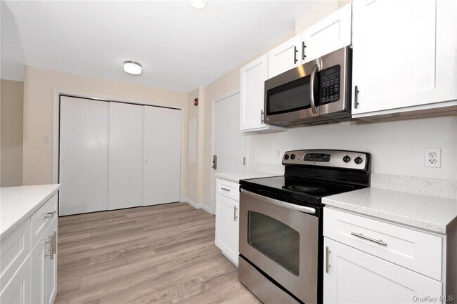 Building Photo - 68 Lake St