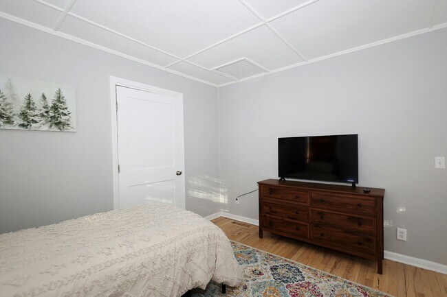 Building Photo - 6 Indian Ave