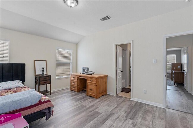 Building Photo - 2302 Wheaton Trail