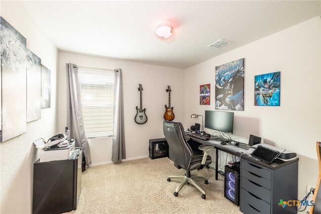 Building Photo - 860 Margay Lp
