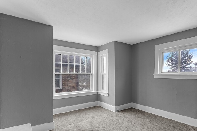 Building Photo - 404 N Bentley Ave