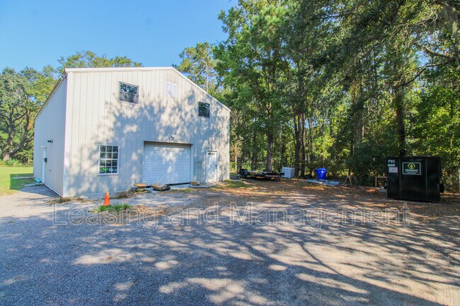 Building Photo - 3494 River Rd