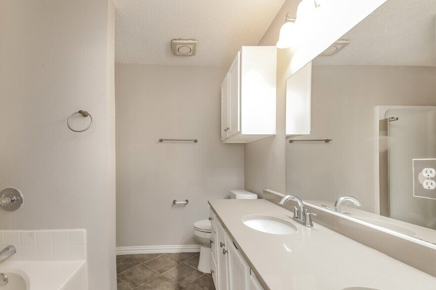 Building Photo - 4407 Cedar Crest Dr