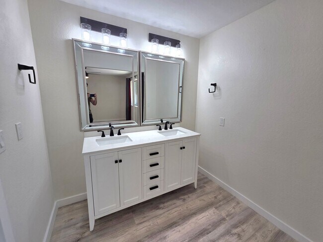 Building Photo - Beautiful 3 bedroom / 2 bath in Scottsdale!