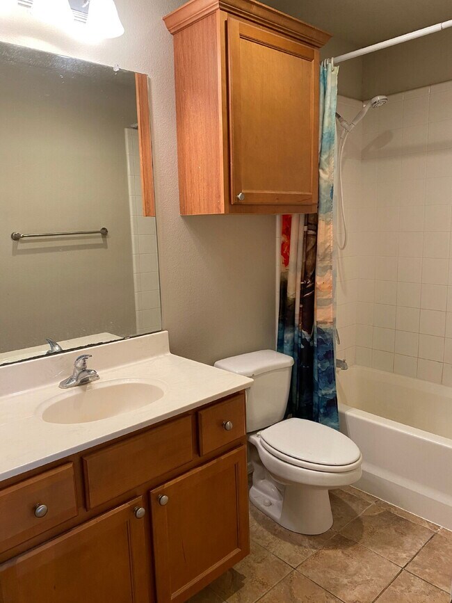 Building Photo - Spectacular Townhouse in Overton Area Minutes from Tech