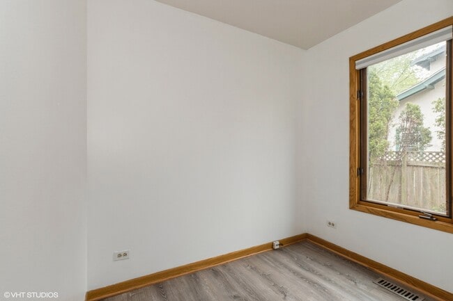 Building Photo - 557 Skokie Ave