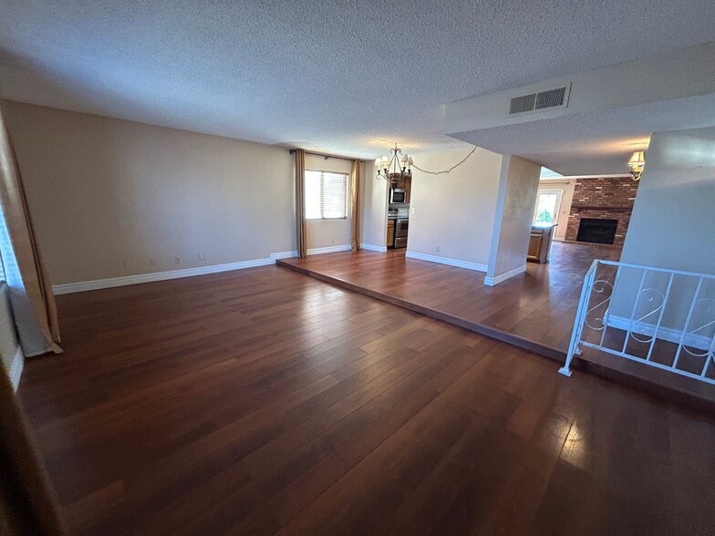 Building Photo - 12138 S Tomi Dr