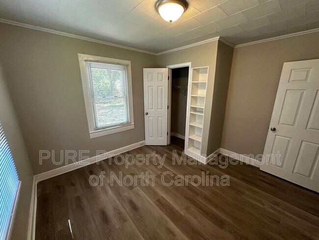 Building Photo - 603 Robbins St