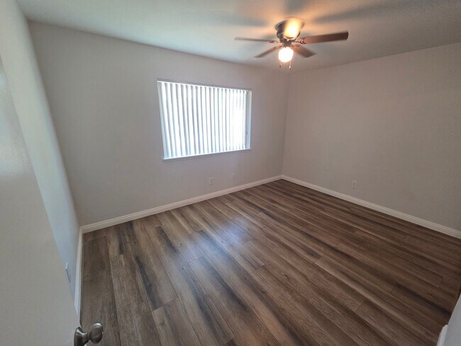 Building Photo - 3613 N Calmgrove Ave