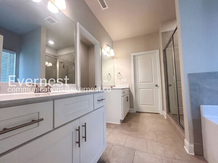 Building Photo - 8395 Loch Lomand Ln