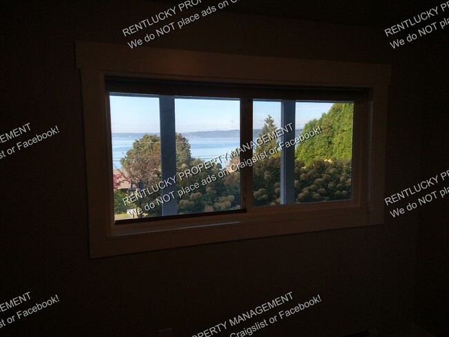 Building Photo - STUNNING VIEWS!! Amazing 4-Bedroom Home w/...