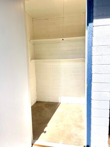 Building Photo - 1058 W Flint St