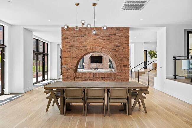 Building Photo - 720 Clinton St