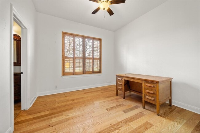 Building Photo - 322 Lake Placid Dr