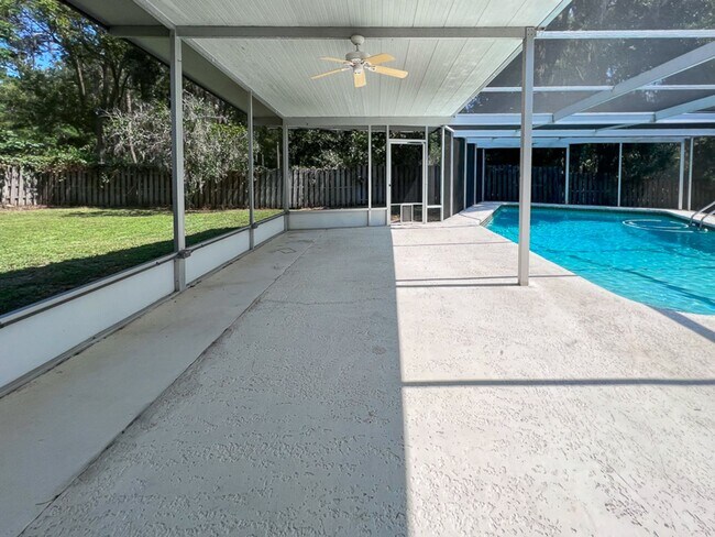 Building Photo - 3BR/2BA Pet Friendly Pool Home in McIntosh...