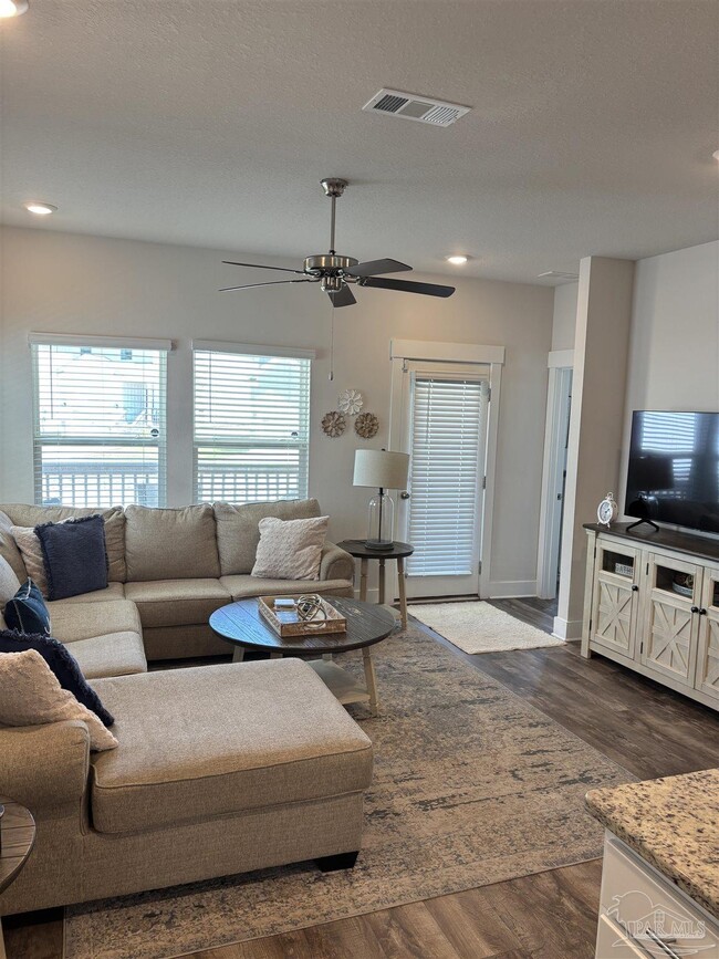 Building Photo - 14330 Gardenglen Dr