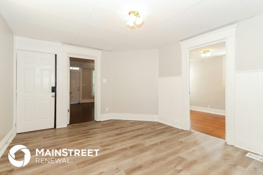 Building Photo - 3017 Greenwood Ave