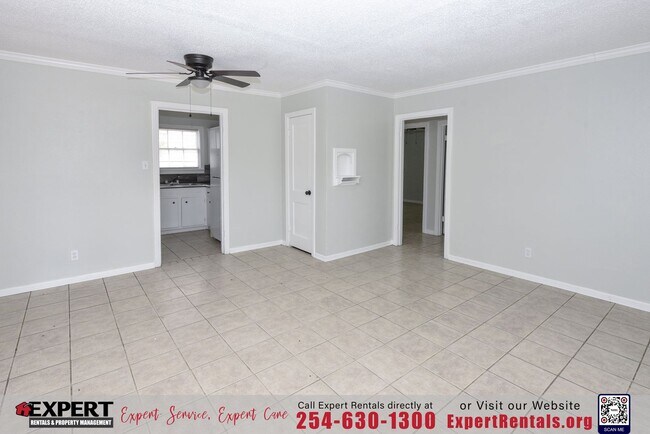 Building Photo - 903 W Kern Rd