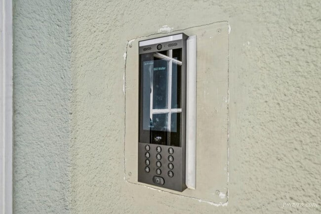 Building Photo - 860 Waller St