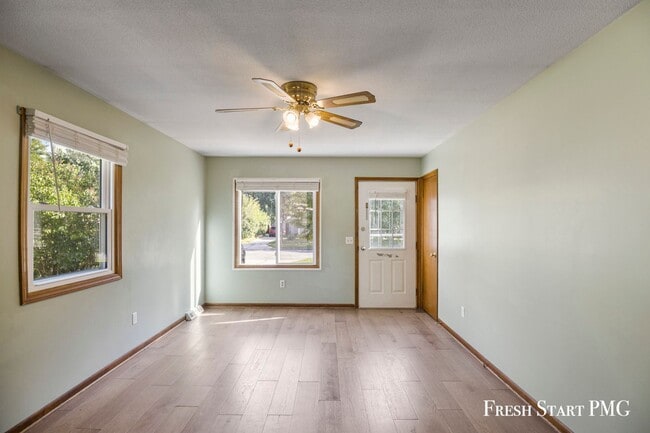 Building Photo - Bright & Spacious Family Home with Garage