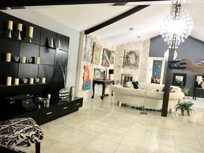 Building Photo - 5908 Kiam St