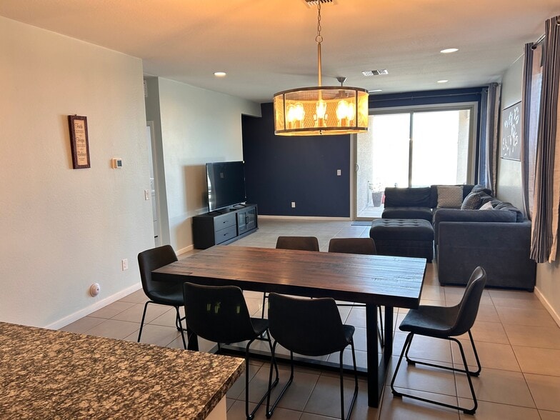 Building Photo - 4486 Stonecrop Dr