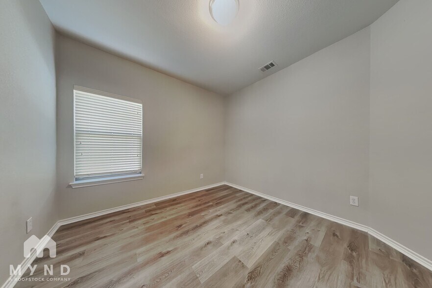 Building Photo - 10861 Hawks Landing Rd