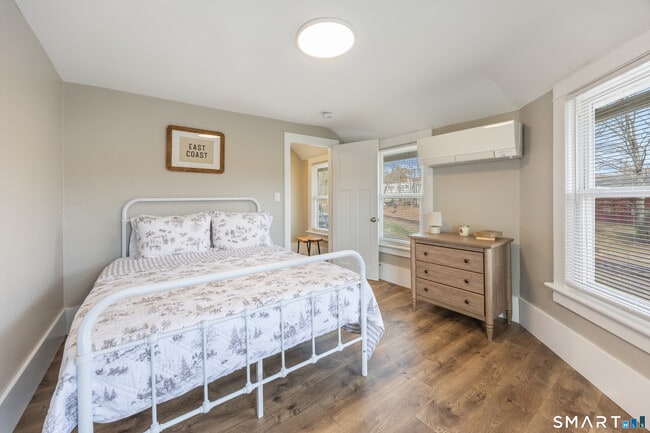 Building Photo - 3 Main St