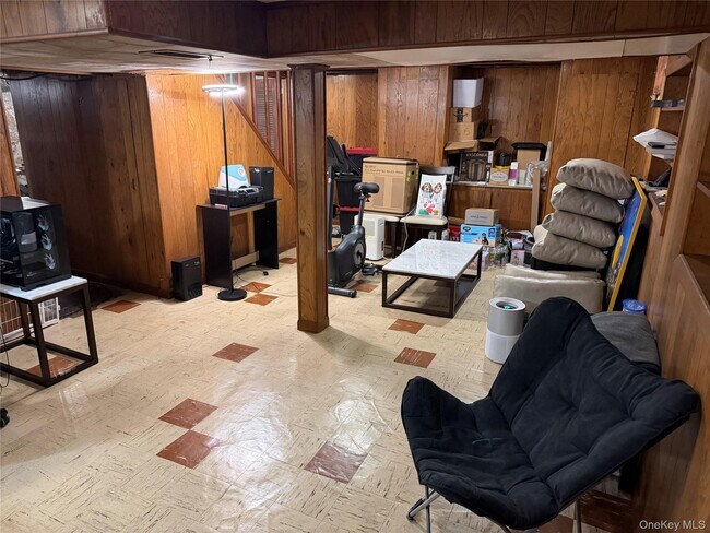 Building Photo - 222 Colonial Ave