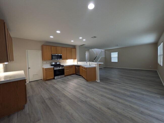 Building Photo - Beautiful 3 bedroom home