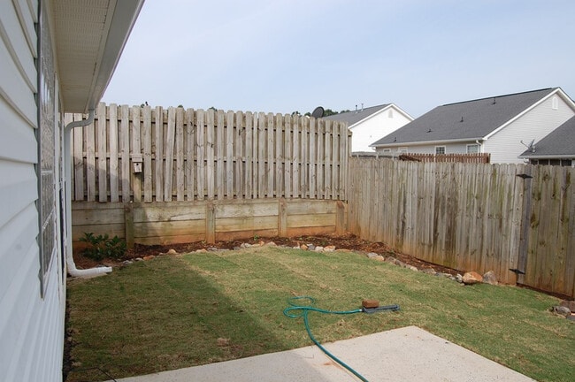 Building Photo - 31 Flower Break Rd