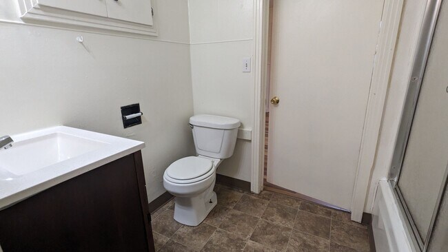 Building Photo - 2069 Holly St