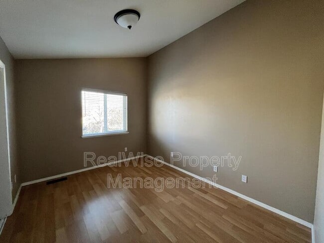 Building Photo - 1312 NE Tucson Way