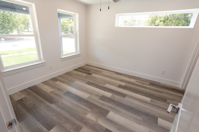 Building Photo - 3144 Wayside Ave