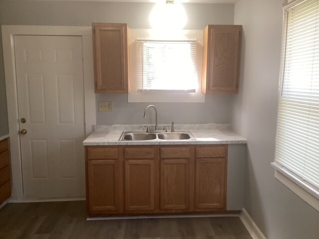 Building Photo - 350 S Roena St