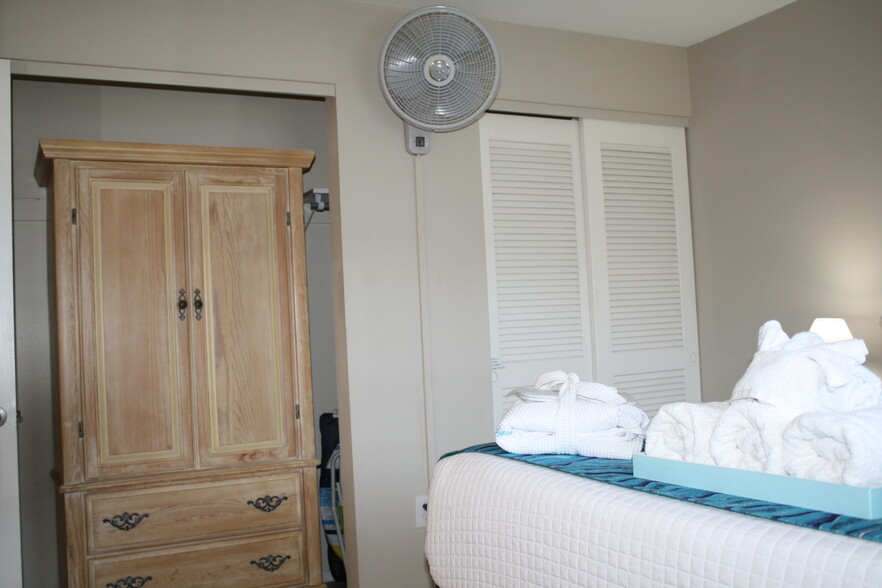 Dresser #2 - 4444 Swift Rd