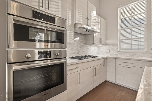 Building Photo - 9663 Kings Cross Station