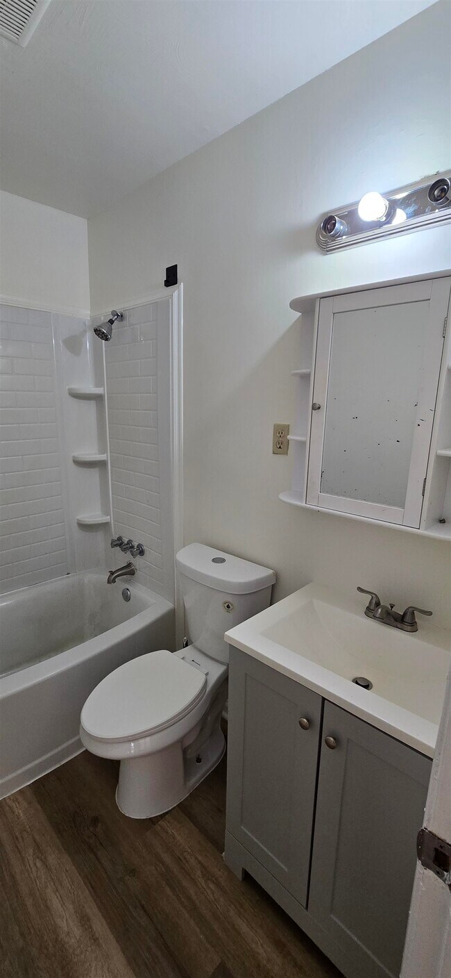 Building Photo - 5200 Broken Oak Dr