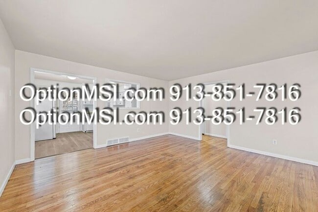 Building Photo - 1/2 month free if moved in by 1/25/26!! Spacious & Updated Duplex Near Downtown Overland Park!