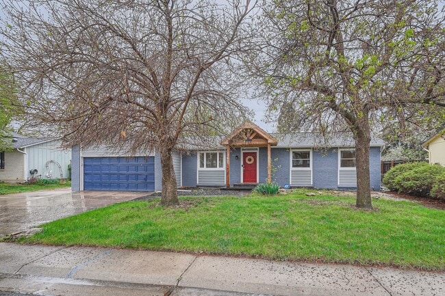 Building Photo - Beautiful 5 BDR Louisville Home/ Private Backyard