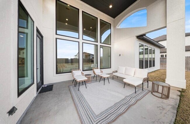 Building Photo - 9018 Orchard Cv