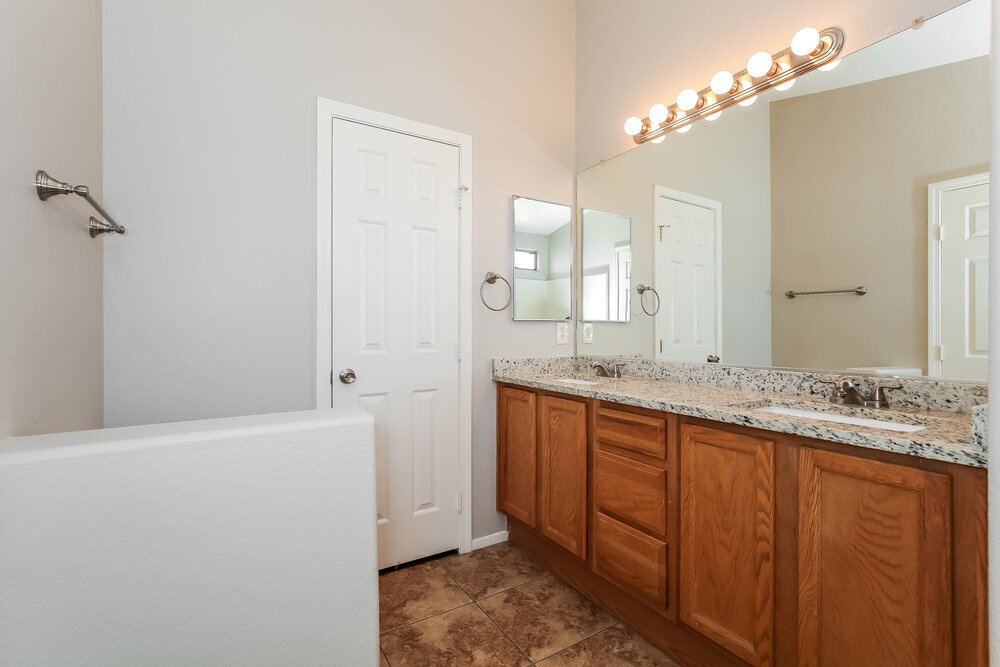 Building Photo - 5936 Crestmont Dr