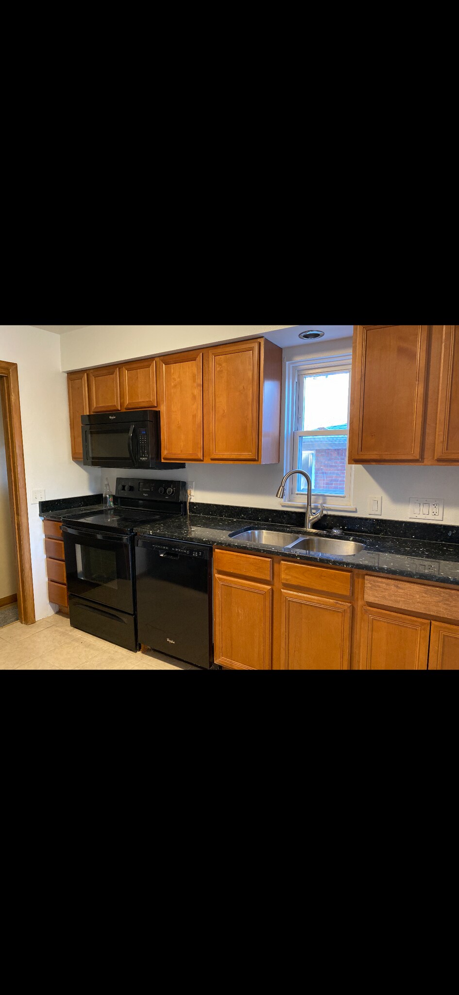 Building Photo - 3444 Saint Bernard Dr