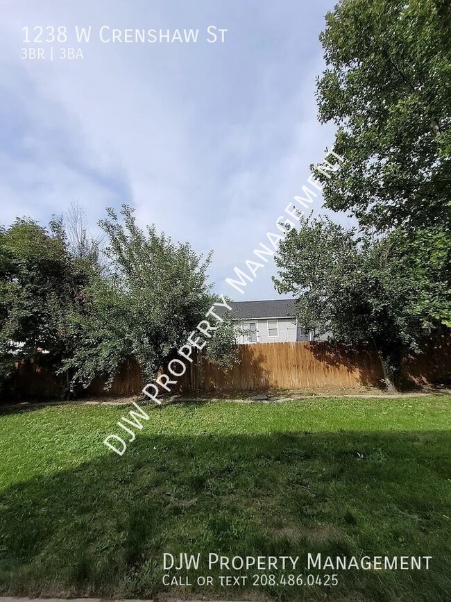 Building Photo - 3 Bed, 2.5 Bath - Fenced+Attached Garage+B...