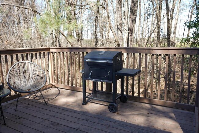 Building Photo - 5444 Glen Haven Dr