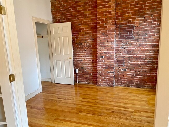 Building Photo - 123 Newbury St